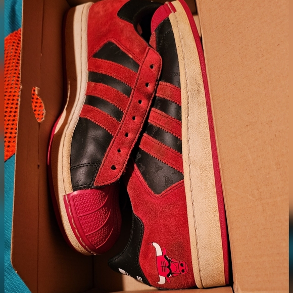 Chicago bulls Adidas - Picture 5 of 5